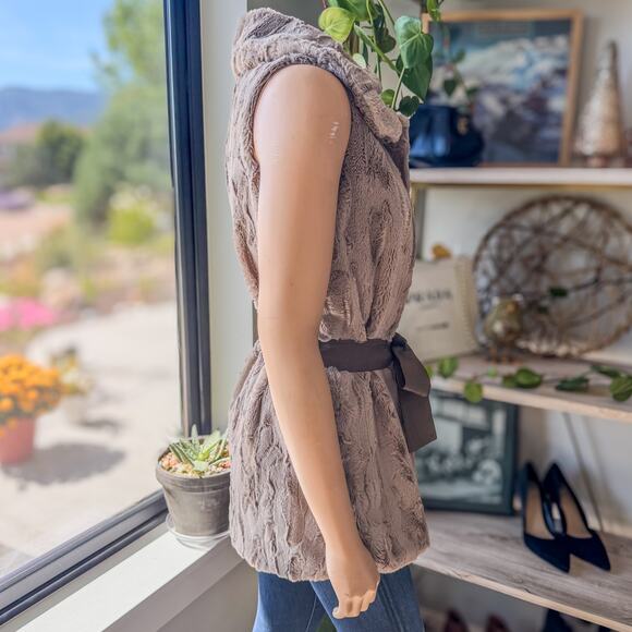 Melody, Collared Faux Fur Button Up Vest w/ & Faux Suede Waist Tie, Women's S/M - Picture 5 of 13